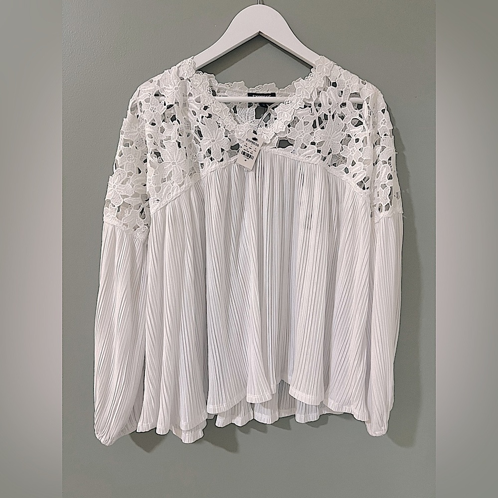 Express Blouse Women's White Lace Long Sleeve Flowy Pleated Size Medium NWT